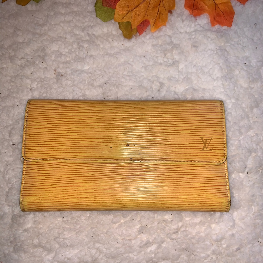 💯Louis Vuitton Yelliw Epi Wallet